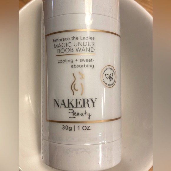 Nakery Beauty Magic Under Boob Wand 30 g - Picture 1 of 3